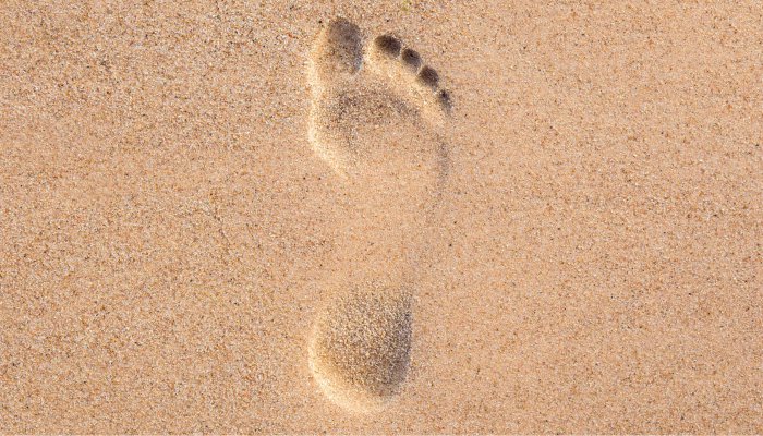 Empreinte de pied sur le sable